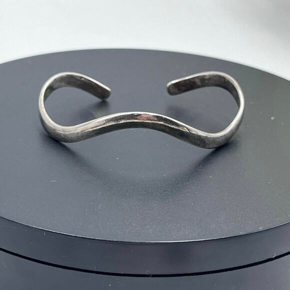 Sterling Silver Marked Curved Waved 925 Cuff Thin Bracelet - Picture 1 of 7